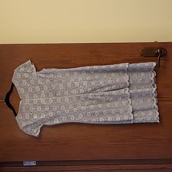 Dress - Picture 4 of 9